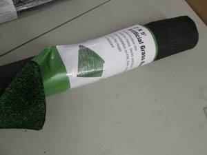 lot 7 image: 2 x 8  Artificial grass runner rug ...