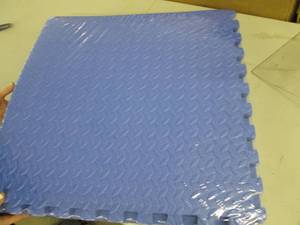 lot 9 image: Anti-Fatigue Foam Interlocking Floo...
