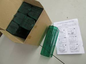 lot 14 image: Green, Catch & release mouse trap 6...