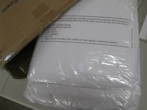 lot 39 image: mattress pad, size queen color wh...