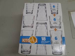 lot 42 image: 18 piece quality glass beverage set...