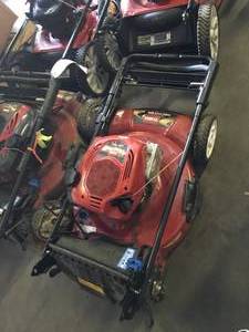 LOT OF ASSORTED LAWNMOWERS FOR PARTS SEE PICS