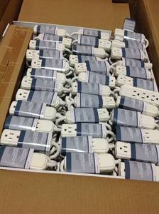 Pallet whit 1030 pcs of 3-Outlet Mini Power Strip with 1.5 ft. Cord New retail are $ 4000