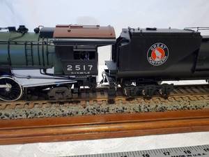 lot 3 image: Pecos River O Scale Painted Brass 4072G GN Great Northern 4-8-2 #2517 36 long