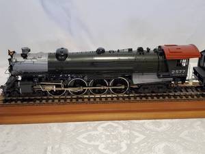 lot 6 image: Sunset 2 Rail O Great Northern S-2 4-8-4 Steam Loco GN #2577 Painted Brass