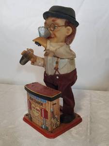 lot 11 image: Vintage Charlie Weaver Toy in Working Condition
