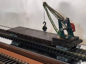lot 32 image: Vintage O Scale Metal Operating Crane Rail Car