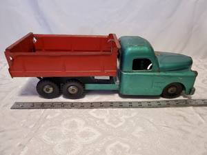 lot 66 image: Vintage 1950s Structo Dump Truck