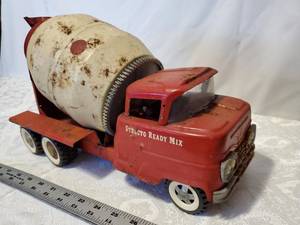 lot 38 image: Vintage 1960s Structo Pressed Steel Cement Truck.