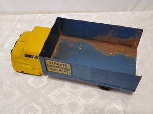 lot 65 image: Vintage Structo Construction Company Toy Truck Supply Hauler 1950s 12.5L