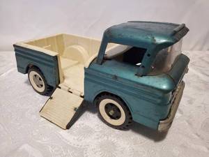 lot 57 image: Vintage 1960s Structo Corvair Pressed Steel Pickup