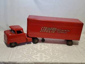 lot 9 image: Vintage 1950s Structo Pressed Steel Semi TractorTrailer 24 long