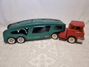lot 74 image: Vintage 1960s Structo Semi truck Car Hauler 20 long pressed steel