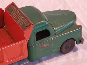 lot 98 image: Vintage 1940s Structo Dump truck 18 long