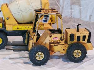 lot 94 image: (2) Vintage 1970s Tonka Forklift & Cement Truck