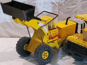 lot 92 image: (2) Vintage 1970s Tonka Front Loader & Dump Truck Original