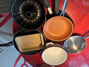 lot 73 image: Lot of Cookware