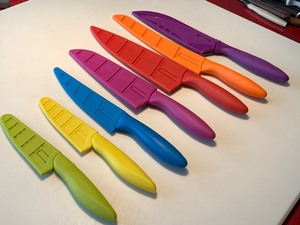 lot 118 image: Lot of Zyliss Knives