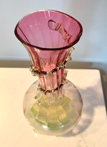 lot 110 image: Victorian Pink and Green Art Glass Decorative Vase