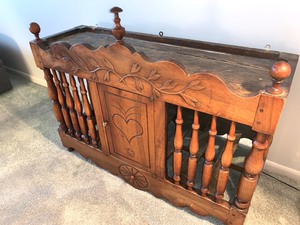 lot 25 image: Decorative Wood Cabinet