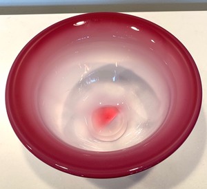 lot 48 image: Signed Scott Robinson Art Glass Bowl