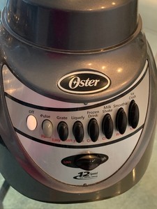 lot 146 image: Cuisinart Food Processor and Oster Blender