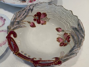 lot 126 image: Lot of Five Pieces of Vintage Glassware