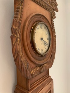 lot 160 image: Decorative Wood Floor Clock