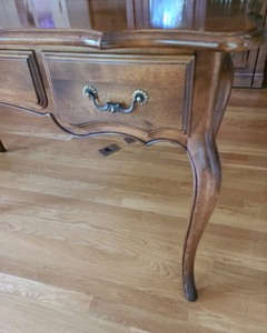 lot 5 image: Classic Ethan Allen Writing Desk