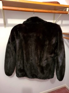 lot 43 image: Ladies Fur Coat