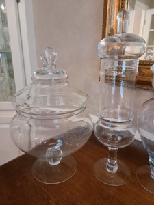 lot 39 image: Lot of Decorative Glassware