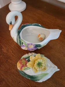 lot 40 image: Lot of Collectibles