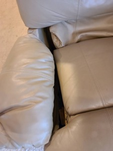 lot 61 image: Leather Recliner