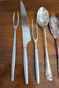 lot 68 image: Lot of Servingware