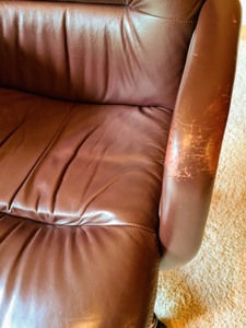 lot 55 image: Faux Leather Office Chair