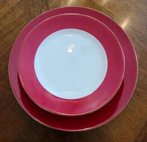 lot 79 image: Crate And Barrel Dish Set