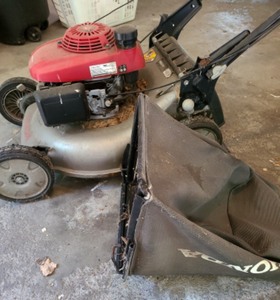 lot 107 image: Honda Easy Start GCV160 Lawn Mower
