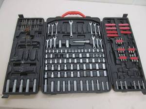 lot 7 image: Husky tools