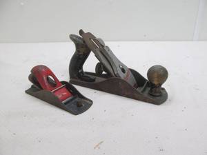 lot 15 image: Handyman wood planes