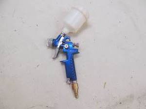 lot 19 image: gravity fed paint gun