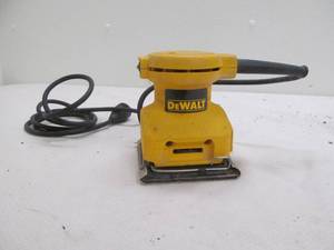 lot 38 image: Dewalt palm sander