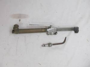 lot 39 image: Asettling torch