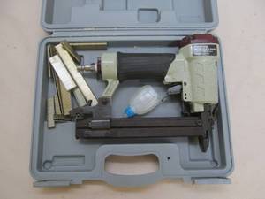 lot 54 image: tool shop air stapler