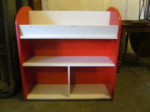 lot 214 image: book shelf