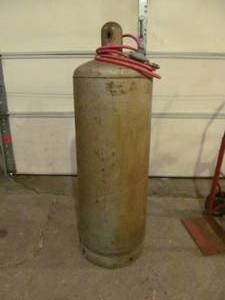 lot 140 image: Lp tank ,regulator, hose