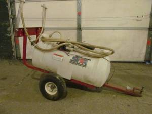 lot 146 image: North star pull behind sprayer