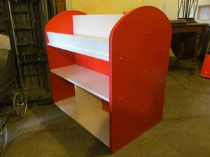 lot 215 image: book shelf