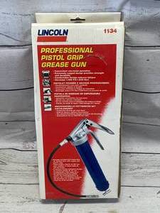 lot 1 image: New Lincoln Professional Grease Gun