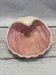 lot 10 image: Rosemeade North Dakota Shell Candy Soap Dish
