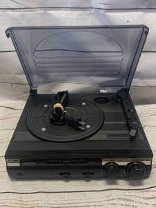 lot 17 image: Jensen JTA-230 Record Player w Built in Speakers